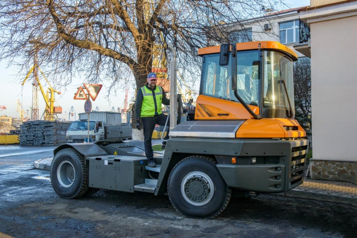 Delivery of 2 TERBERG marine tractors, model RT223 4х4