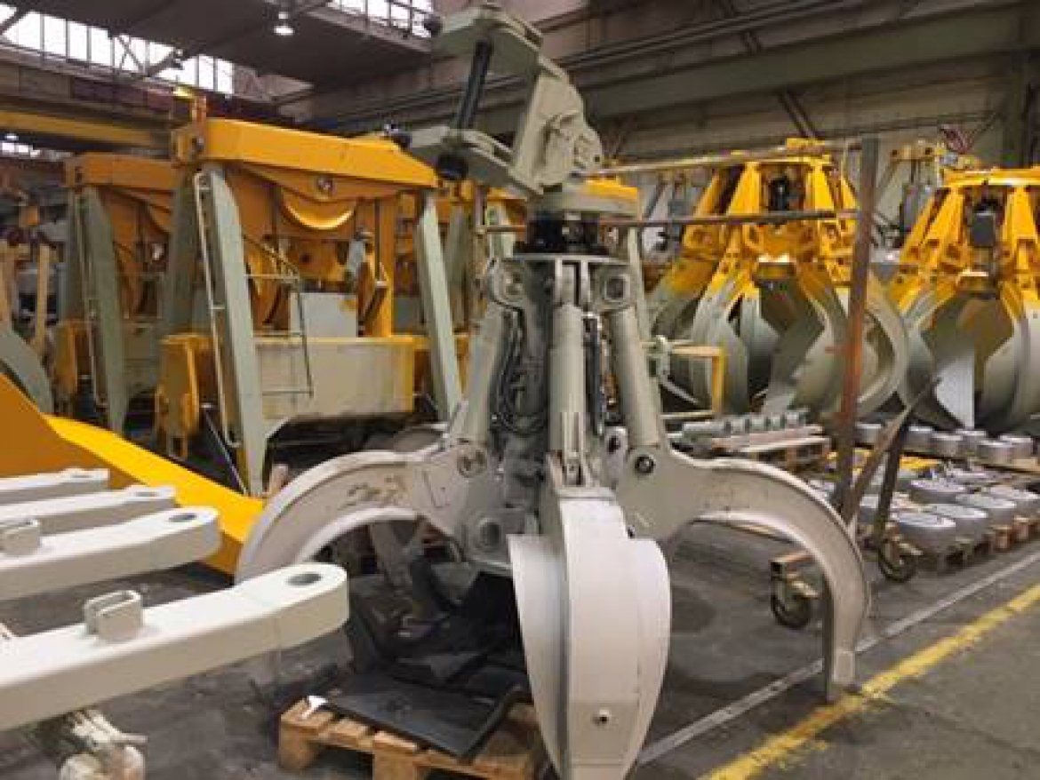 Delivery of 5 units of grabs of Peiner SMAG