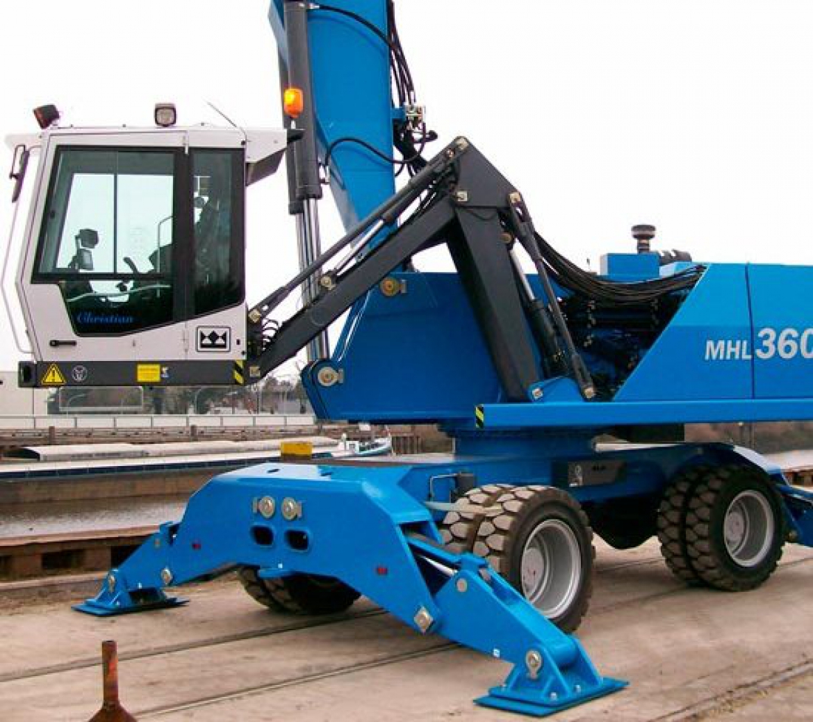 Delivery of mobile hydraulic material loader TEREX FUCHS MHL 360F