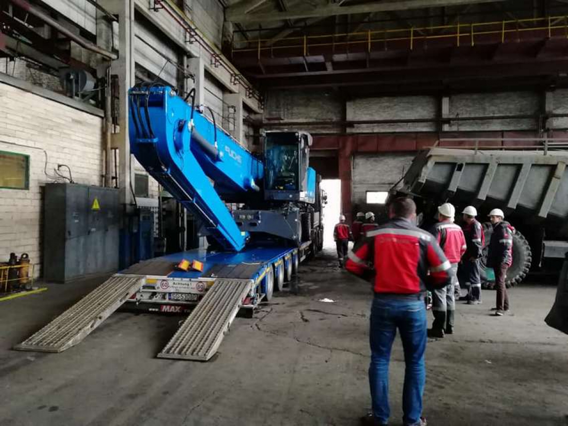 Delivery of mobile hydraulic material loader TEREX FUCHS MHL 340F