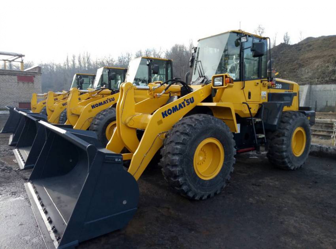 Delivery of 4 units KOMATSU WA320-6